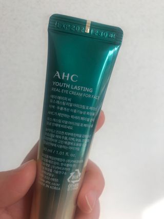 [NEW 탄력유턴 아이크림] AHC 유스 래스팅 리얼 아이크림 포 페이스 — 5점을 준 리뷰어가 2021년 4월 올린 사용 사진