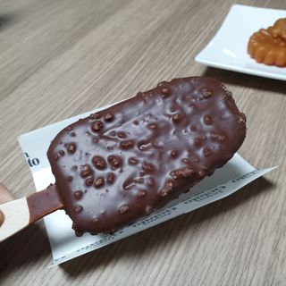 롯데제과 본젤라또 비스킷&바닐라카라멜바, 본젤라또 베리쇼콜라컵 — 5점을 준 리뷰어가 2021년 11월 올린 사용 사진