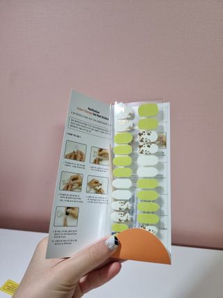 [네일가게] 햇빛에 닿으면 색이 변하는 신기한 햇살 반전 네일스티커_B — 4점을 준 리뷰어가 2021년 9월 올린 사용 사진