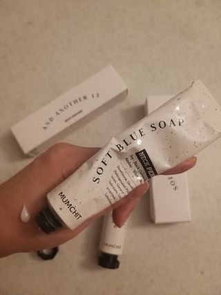 멈칫(MUMCHIT) 넥퍼퓸 NECKPERFUME 2가지 향 — 5점을 준 리뷰어가 2021년 11월 올린 사용 사진