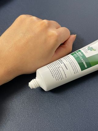 랑벨 랑바이오 블랙 시카 크림 50ml(블랙비 프로폴리스, 시카 4종, 판테놀 10 함유) — 5점을 준 리뷰어가 2023년 2월 올린 사용 사진