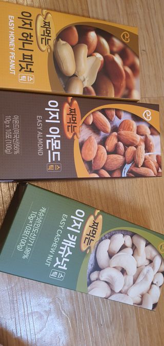 짜먹는 이지견과 짜먹는 이지아몬드, 짜먹는 이지허니피넛, 짜먹는 이지캐슈넛 각 10g X  10포 — 4점을 준 리뷰어가 2021년 2월 올린 사용 사진