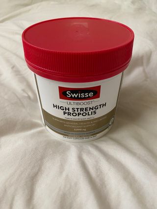 Swisse 스위스 고함량 프로폴리스 2,000mg 210정 — 5점을 준 리뷰어가 2021년 11월 올린 사용 사진