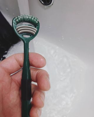 크리오 클리어스 혀백태제거 구취관리 혀클리너 — 5점을 준 리뷰어가 2021년 3월 올린 사용 사진