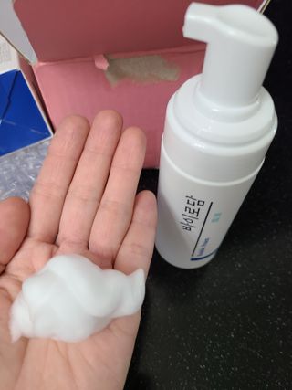 [바이로담] 저자극 약산성버블 폼 폼클렌징 150ml — 5점을 준 리뷰어가 2021년 3월 올린 사용 사진