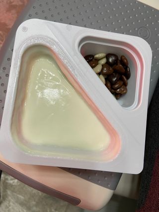 남양유업 또깍 접어 떠먹는 불가리스 2종 — 4점을 준 리뷰어가 2021년 1월 올린 사용 사진