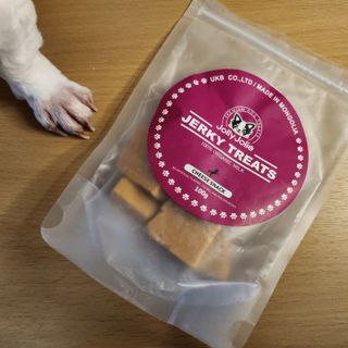 [졸리졸리] 애견 치즈스틱 (HORSE MILK CHEESE) — 5점을 준 리뷰어가 2023년 1월 올린 사용 사진