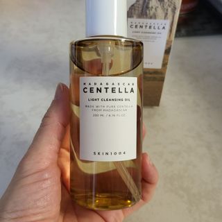 스킨1004 [SKIN1004] 마다가스카르 센텔라 라이트 클렌징 오일 200ml — 5점을 준 리뷰어가 2024년 7월 올린 사용 사진