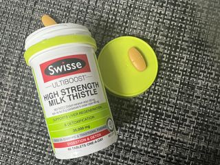 Swisse 스위스 고함량 밀크씨슬 35,000mg 60정 — 4.5점을 준 리뷰어가 2021년 11월 올린 사용 사진