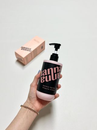 난나 살몬 스파이더 검버섯 미백 톤업 화이트닝 연어 앰플 크림 300ml 대용량 — 4.5점을 준 리뷰어가 2022년 8월 올린 사용 사진
