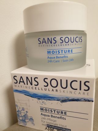 산수시 아쿠아 베네핏 24h 수부지 물광 속건조 수분크림 50ml — 4점을 준 리뷰어가 2021년 6월 올린 사용 사진