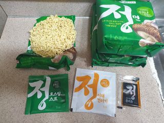 [풀무원] 자연은맛있다 정면, 백면, 홍면  세트 — 5점을 준 리뷰어가 2021년 4월 올린 사용 사진