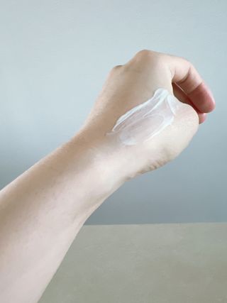 [스킨1004] 마다가스카르 센텔라 히알루-시카 워터핏 선세럼 50ml — 5점을 준 리뷰어가 2024년 5월 올린 사용 사진