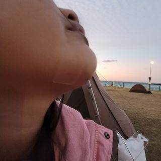 [큐어반H 커팅] 간편하게 떼서 쓰는 자외선차단 습윤밴드 (1팩/30매입) — 5점을 준 리뷰어가 2022년 11월 올린 사용 사진