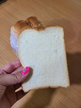 롯데제과 Vbread 포카치아식빵1개 + 미니식빵 1개 + 머핀 2개 세트 — 5점을 준 리뷰어가 2021년 9월 올린 사용 사진