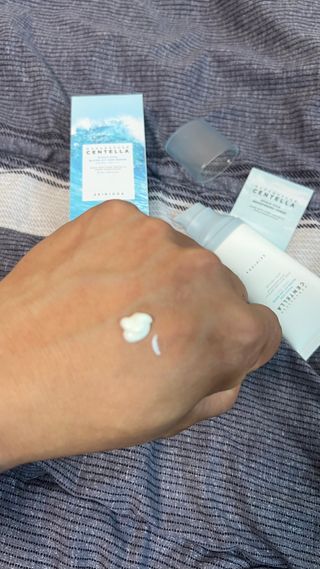 [스킨1004] 마다가스카르 센텔라 히알루-시카 워터핏 선세럼 50ml — 5점을 준 리뷰어가 2024년 5월 올린 사용 사진