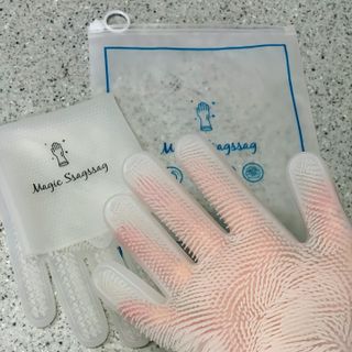 나무드 [매직싹싹] 고급형 친환경 실리콘 수세미 미끄럼방지 고무장갑 투명 1개 + 블랙 1개 캠핑용 야외 설거지 — 4점을 준 리뷰어가 2021년 9월 올린 사용 사진