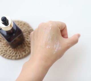 소담스퀘어 상암 솔포그 비타민 화이트닝 앰플 50ml 안티에이징 항산화 가미 잡티 트러블 세라마이드 — 5점을 준 리뷰어가 2022년 11월 올린 사용 사진