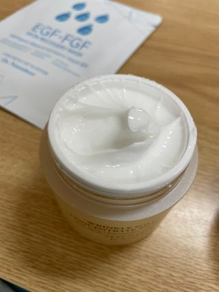 Dr.느루벗 느루벗 링클 솔루션 콘센트레이트 스네일 탄력 달팽이 크림 80g — 5점을 준 리뷰어가 2021년 4월 올린 사용 사진