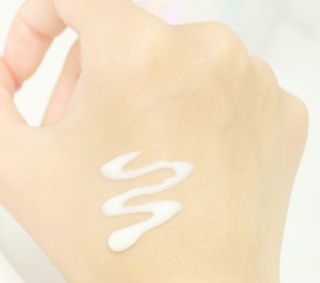 [스킨1004] 마다가스카르 센텔라 히알루-시카 워터핏 선세럼 50ml — 5점을 준 리뷰어가 2024년 5월 올린 사용 사진