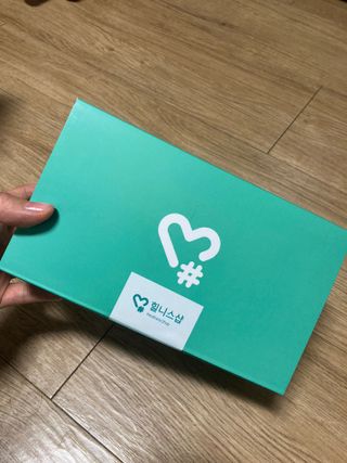 힐니스북 [힐마이넥]   거북목 통증완화를 위한 휴대용 목 안마기 — 5점을 준 리뷰어가 2022년 12월 올린 사용 사진