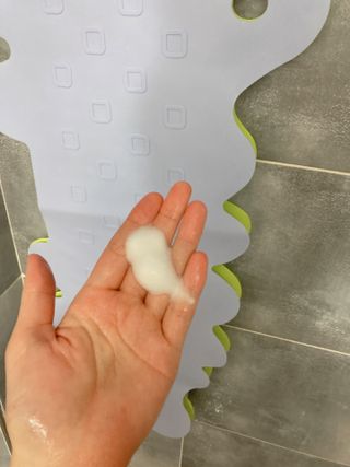 [후르디아] 아보카도 약산성 비건 여성 청결제 — 4.5점을 준 리뷰어가 2021년 4월 올린 사용 사진