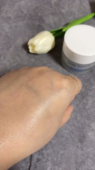 산수시 아쿠아 베네핏 24h 수부지 물광 속건조 수분크림 50ml — 5점을 준 리뷰어가 2021년 6월 올린 사용 사진