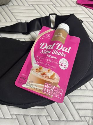 달달슬림쉐이크 구매평★달달슬림 맛있는 단백질 쉐이크 파우치 다이어트 식사대용 프로틴 파우더 보충제 — 5점을 준 리뷰어가 2025년 7월 올린 사용 사진