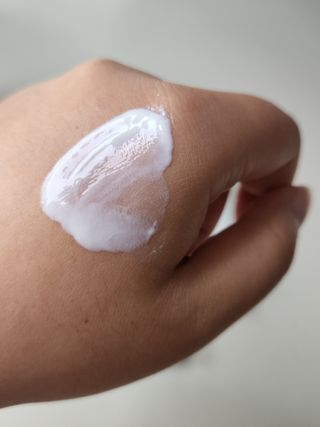 리더스코스메틱 리더스 카밍 바이오틱스 선 에센스 SPF 50+ PA++++ — 5점을 준 리뷰어가 2022년 6월 올린 사용 사진