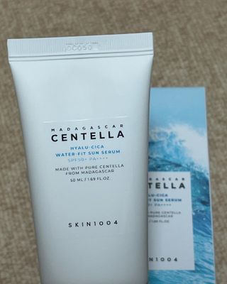 [스킨1004] 마다가스카르 센텔라 히알루-시카 워터핏 선세럼 50ml — 5점을 준 리뷰어가 2024년 5월 올린 사용 사진