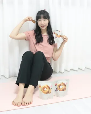 CJ올리브영 베리 & 체리 프로틴 베이글칩 / 치즈 & 복숭아 프로틴 베이글칩 — 5점을 준 리뷰어가 2023년 4월 올린 사용 사진