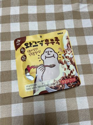 스낵스 와그작후루룩 3종_카카오2봉+아몬드2봉+딸기2봉 (총 6봉) — 5점을 준 리뷰어가 2024년 2월 올린 사용 사진