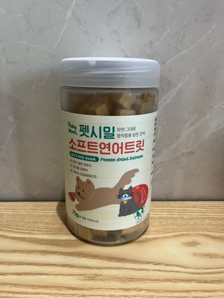 [펫시밀] 원물그대로 영양듬뿍 진공동결건조 북어트릿75g,치킨트릿100g,연어트릿75g 강아지 고양이 간식 — 5점을 준 리뷰어가 2023년 6월 올린 사용 사진