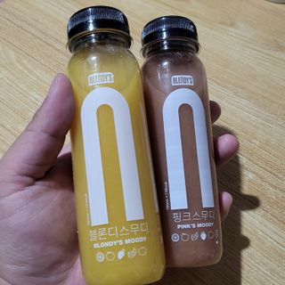 BLENDY'S 핑크 스무디+블론디 스무디 — 5점을 준 리뷰어가 2021년 12월 올린 사용 사진