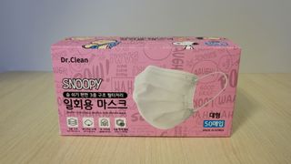 JHWORLD 스누피 마스크 정품 스누피 닥터클린 국내 아동용 성인용 3중 MB필터 일회용 덴탈마스크 50매 — 5점을 준 리뷰어가 2021년 9월 올린 사용 사진