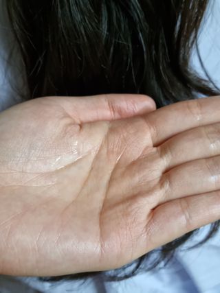 썸헤어 / SUMHAIR 썸헤어 실키 테라피 헤어 에센스 — 5점을 준 리뷰어가 2021년 7월 올린 사용 사진