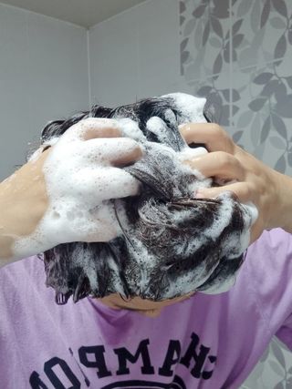 블룸비 거품 두피 샴푸 — 5점을 준 리뷰어가 2022년 7월 올린 사용 사진
