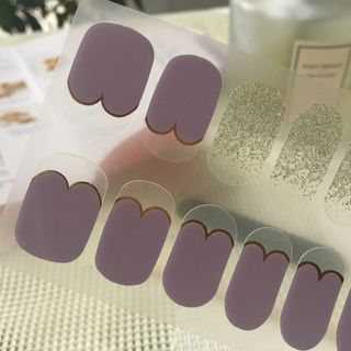 [네일가게] 햇빛에 닿으면 색이 변하는 신기한 햇살 반전 네일스티커 — 5점을 준 리뷰어가 2021년 8월 올린 사용 사진