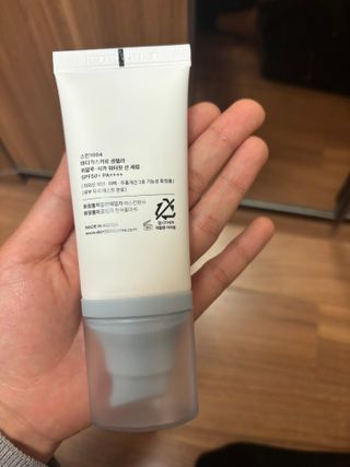 [스킨1004] 마다가스카르 센텔라 히알루-시카 워터핏 선세럼 50ml — 5점을 준 리뷰어가 2024년 6월 올린 사용 사진