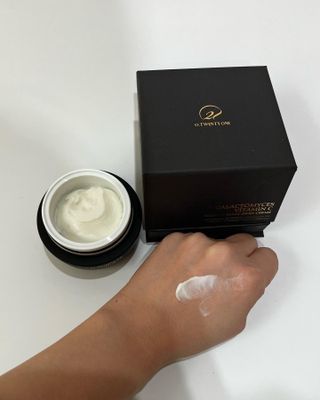 오투에니원 갈락토미세스 비타민 C 프리미엄 블랙스완 크림 50g — 5점을 준 리뷰어가 2022년 12월 올린 사용 사진