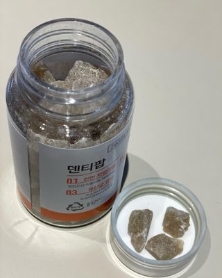 작심연구소 구취제거+충치예방+치아화이트닝 마법의 캔디 덴티팝3종(맛 랜덤 발송) — 4점을 준 리뷰어가 2022년 6월 올린 사용 사진