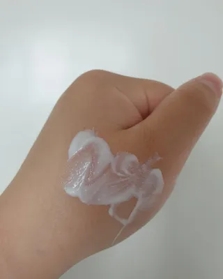 리더스코스메틱 리더스 카밍 바이오틱스 선 에센스 SPF 50+ PA++++ — 3점을 준 리뷰어가 2022년 6월 올린 사용 사진