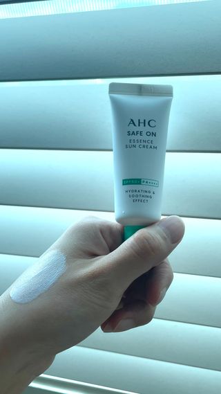 [AHC] 세이프온 에센스 선크림 올리브영 스페셜 증정 기획세트 — 5점을 준 리뷰어가 2022년 6월 올린 사용 사진