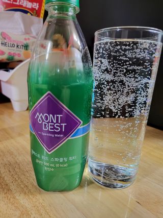 몽베스트 Montbest with Sparkling water Plain 20병 — 5점을 준 리뷰어가 2021년 11월 올린 사용 사진