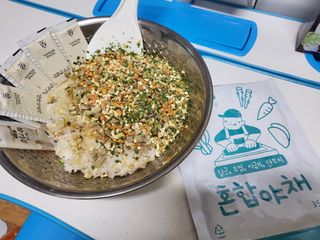 해풀잎 누구나 김밥*1ea [(혼합야채 35g *1ea,  김밥김 (5g, 5ea),  양념간장 (6g, 5ea), 참기름(5g, 2ea)] — 5점을 준 리뷰어가 2022년 7월 올린 사용 사진