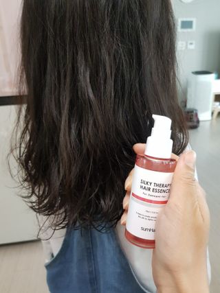 썸헤어 / SUMHAIR 썸헤어 실키 테라피 헤어 에센스 — 5점을 준 리뷰어가 2021년 4월 올린 사용 사진