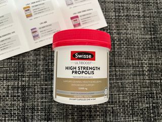 Swisse 스위스 고함량 프로폴리스 2,000mg 210정 — 4.5점을 준 리뷰어가 2021년 11월 올린 사용 사진
