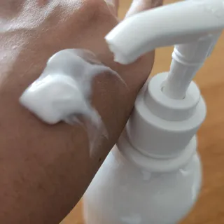 [닥터문] 프리미엄 알로에베라 선크림 500ml — 5점을 준 리뷰어가 2022년 7월 올린 사용 사진