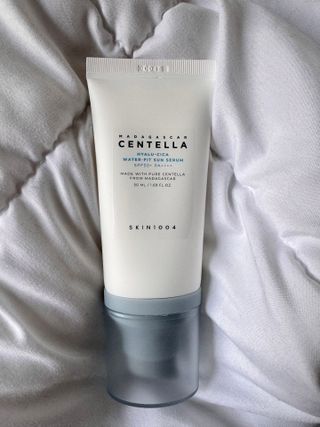 [스킨1004] 마다가스카르 센텔라 히알루-시카 워터핏 선세럼 50ml — 5점을 준 리뷰어가 2024년 5월 올린 사용 사진