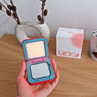 LEDi:Y(레이디) 에임텍 LED 뷰티디바이스 Ledi-y 레이디 — 5점을 준 리뷰어가 2023년 2월 올린 사용 사진